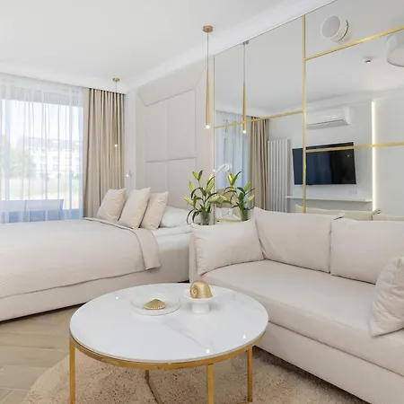 Premium & Elegance Golden Cranes With Terrace Close To The Sea By Renters *