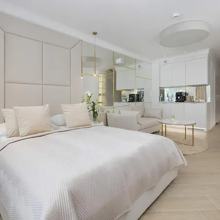 Premium & Elegance Golden Cranes With Terrace Close To The Sea By Renters Ustronie Morskie
