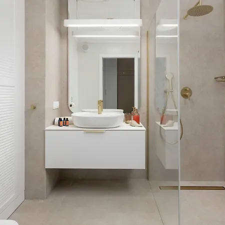 Premium & Elegance Golden Cranes With Terrace Close To The Sea By Renters Apartmán *